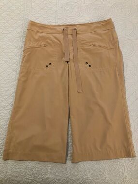 Athleta Breeze Bermuda shorts. Size 6.
